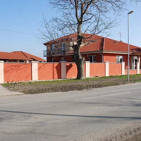 Fridrich apartman Veľký Meder Exterior foto